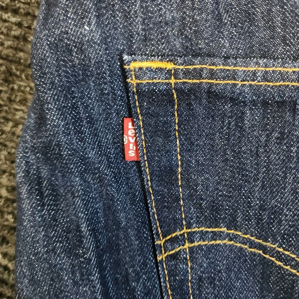 Levis measurements waist